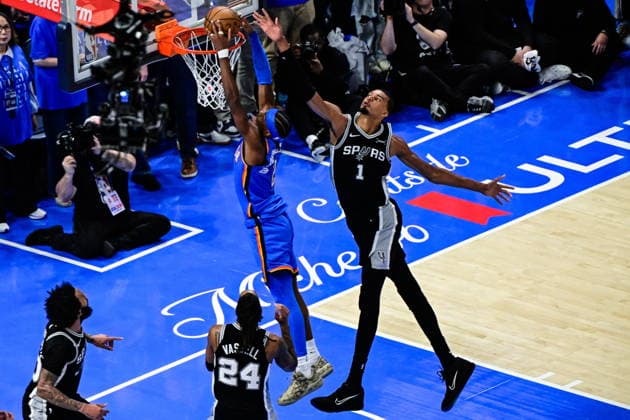 NBA, Basketball Herren, USA Western Conference Finals Game 1 - San Antonio Spurs at Oklahoma City Thunder Oklahoma City Thunder guard Shai Gilgeous-Alexander (C) shoots against San Antonio Spurs forward center Victor Wembanyama (R) during game 1 of the NBA Western Conference Finals between Oklahoma City Thunder and San Antonio Spurs in Oklahoma City, Oklahoma, USA, 18 May 2026. Oklahoma City United States  Copyright: xGERALDxLEONGx