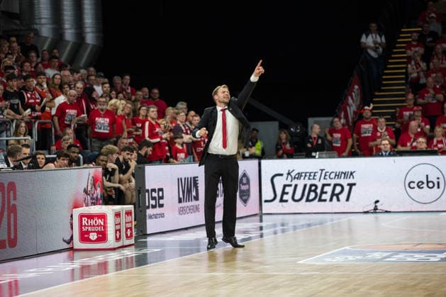 Bamberg, Germany 18 May 2026 1 BBL Playoff Quarterfinals 2025 2026 Sp 2 Bamberg Baskets vs Ratiopharm Ulm In the picture coach Anton Gavel Bamberg gesturing on the court Single image Brose Arena Bayern Copyright: xFotostandx xSchmittx