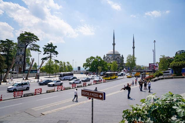 Turkey Football UEFA Europa League 2025 2026, Final in Istanbul SC Freiburg vs Aston Villa Tüpras Stadyumu Istanbul Turkey, Istanbul, Besiktas, Bosporus, BeÅüiktaÅü JK Müzesi, cityscape, city center, road traffic, traffic, bus traffic, mosque, minaret, Dolmabahce Mosque, waterfront, urbanity, tourism, sightseeing, pedestrian, architecture, Turkey tourism, metropolis, Europe Asia, Bosporus shore, summer, infrastructure, public space, city life, Istanbul panorama Copyright: xJOERANxSTEINSIEKx