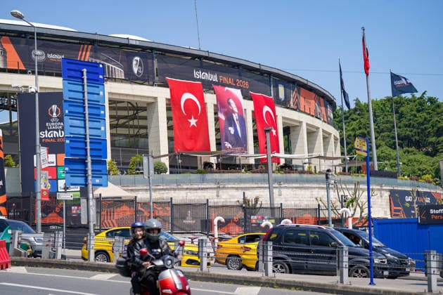 Turkey Football UEFA Europa League 2025 2026, Final in Istanbul SC Freiburg vs Aston Villa Tüpras Stadyumu Istanbul Turkey, Istanbul, Europa League Final 2026, UEFA Europa League, Final 2026, Tüpras Stadyumu, Besiktas Park, stadium facade, UEFA branding, UEFA sponsors, Hankook, Enterprise Rent A Car, Strauss, Lidl, Swissquote, FlixBus, TRT Spor, SC Freiburg, Aston Villa, Turkish flags, Mustafa Kemal Atatürk, soccer, football, sporting event, road traffic, event infrastructure, security fence, sponsor wall, European Cup, major event, media event, Istanbul Final 2026, soccer culture Copyright: xJOERANxSTEINSIEKx