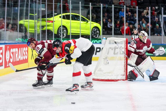 Ice hockey, Eishockey - IIHF WC 2026 ZURICH,SWITZERLAND,19.MAY.26 - ICE HOCKEY - IIHF Ice Hockey World Championship, WM, Weltmeisterschaft 2026, group stage, Austria vs Latvia. Image shows Ralfs Freibergs (LAT), Peter Schneider (AUT) and Kristers Gudlevskis (LAT).  GEPAxpictures xMaticxKlansek