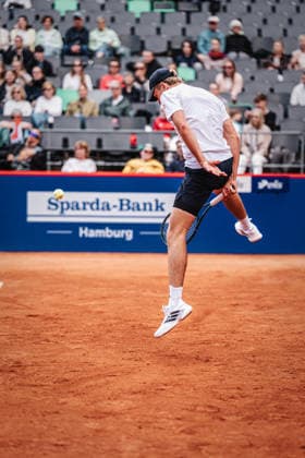 Tennis Men bitpanda Hamburg Open ATP 500 Justin Engel GER vs Ugo Humbert FRA 19 05 2026 Justin Engel plays a ball through the legs Hamburg Tennisstadion am Rothenbaum Hamburg Germany