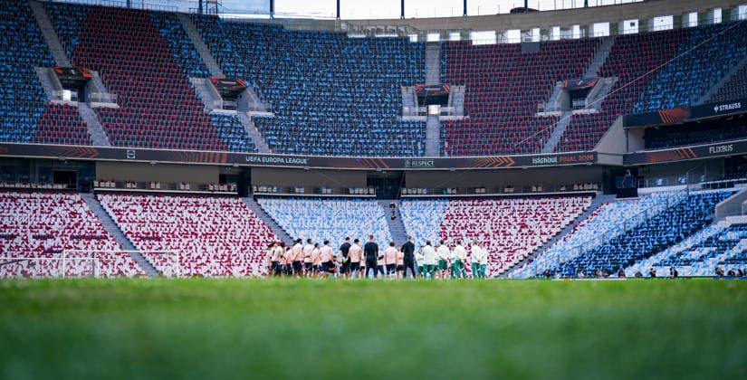Turkey Football UEFA Europa League 2025 2026, Final in Istanbul SC Freiburg vs Aston Villa Tüpras Stadyumu Istanbul Final training Aston Villa Matchday 1 Team on the pitch, sports facility, long shot, inside interior view, below frog perspective Copyright: xJOERANxSTEINSIEKx