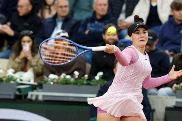 May 19, 2026, Paris, France: BIANCA ANDREESCU (CAN) in action against D. Mpetshi Perricard (FRA) during their WTA, Tennis Damen French Open qualifications day 2 match at Roland Garros Stadium in Paris, France. Andreescu won 6:3, 6:2. Paris France - ZUMAb253 20260519_zsp_b253_017 Copyright: xLoicxBaratouxx