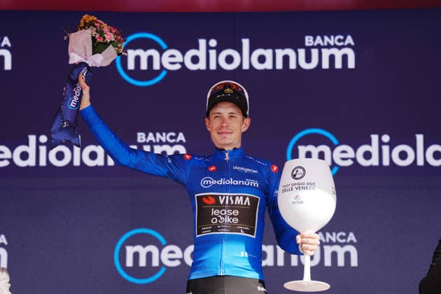 Denmark™s Jonas Vingegaard Hansen of Team Visma Lease A Bike azure jersey during Stage 10, an individual time trial at the Giro d™Italia, from Viareggio to Massa, Italy, Tuesday, May 19, 2026.  Copyright: xGianxMattiaxD Albertox xLaPressex