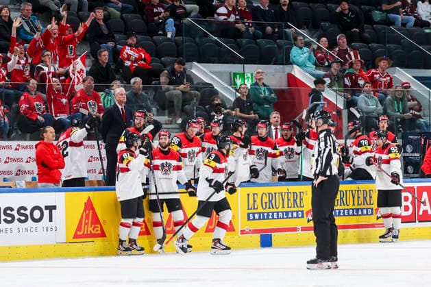 Ice hockey, Eishockey - IIHF WC 2026 ZURICH,SWITZERLAND,19.MAY.26 - ICE HOCKEY - IIHF Ice Hockey World Championship, WM, Weltmeisterschaft 2026, group stage, Austria vs Latvia. Image shows head coach Roger Bader (AUT) and Team AUT.  GEPAxpictures xMaticxKlansek