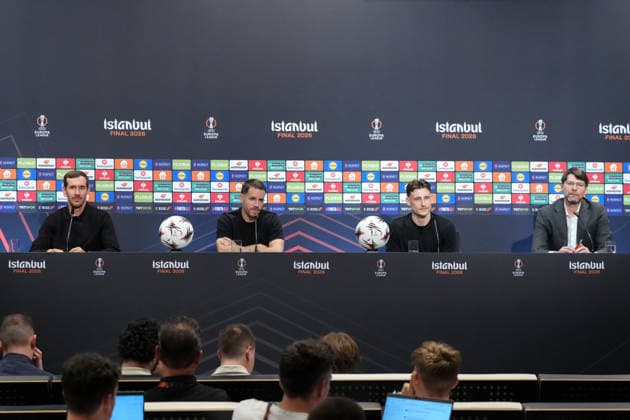 Julian Schuster SC Freiburg, Coach , Maximilian Eggestein SC Freiburg, 08 and Christian Günter Christian Guenter SC Freiburg, 30 at the PK, Press conference , Turkey, Football, UEFA Europa League, Final, 2025 2026, SC Freiburg vs Aston Villa, 19 05 2026, TüpraÅü Stadium, BeÅüiktaÅü Park, Istanbul Istanbul TüpraÅü Stadium, BeÅüiktaÅü Par Istanbul Turkey Copyright: xArnexAmbergx