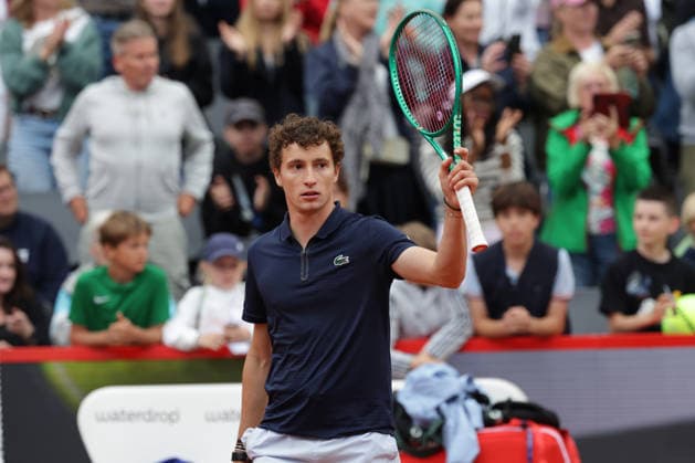 2026 05 19, xFSx, Bitpanda Open Hamburg ATP500, Round of 16, Mens Tennis Tournament in Hamburg , Am Rothembaum in Hamburg , Ugo Humbert FRA celebrates the victory with the fans Copyright: HMBxMedia FernandoxSoares