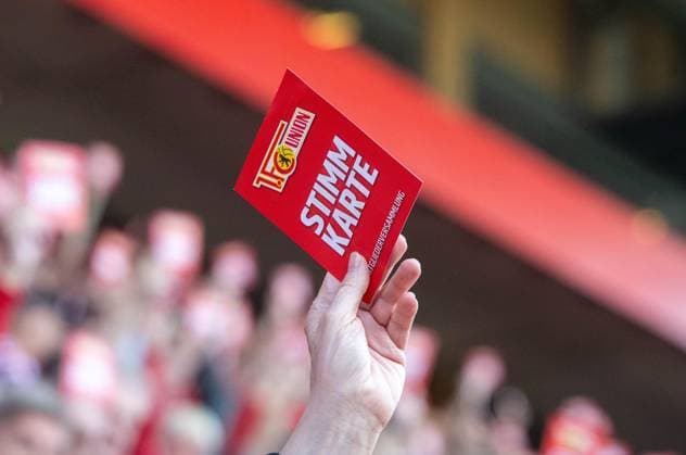 Soccer, Men, Season 2025 2026, 1 Bundesliga, 1 FC Union Berlin, Ordinary General Meeting at Stadion An der Alten Försterei, Voting card during voting, 19 05 2026, Copyright: xMatthiasxKochx