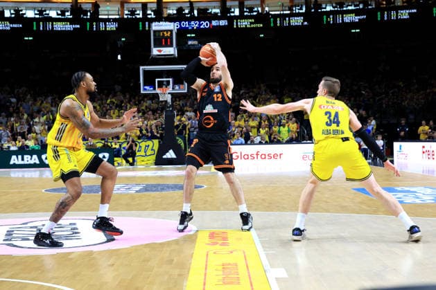 DEU, easyCredit BBL, ALBA vs Rasta Vechta, 19 05 2026, Uber Arena, Berlin, DEU, easyCredit BBL, ALBA vs Rasta Vechta, pictured J Wan Roberts ALBA Berlin 13 , Justin Bean ALBA Berlin 34 , Tommy Kuhse RASTA Vechta 12 nordphotoxGmbHx xEngler nph00076