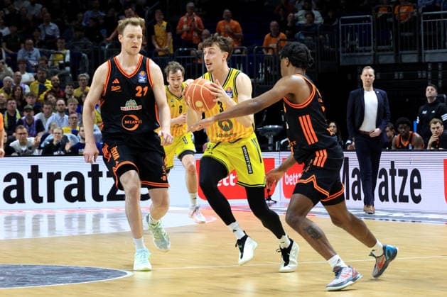 DEU, easyCredit BBL, ALBA vs Rasta Vechta, 19 05 2026, Uber Arena, Berlin, DEU, easyCredit BBL, ALBA vs Rasta Vechta, pictured Alex OÕConnell ALBA Berlin 3 Lars Thiemann RASTA Vechta 21 , Malik Parsons RASTA Vechta 3 nordphotoxGmbHx xEngler nph00076