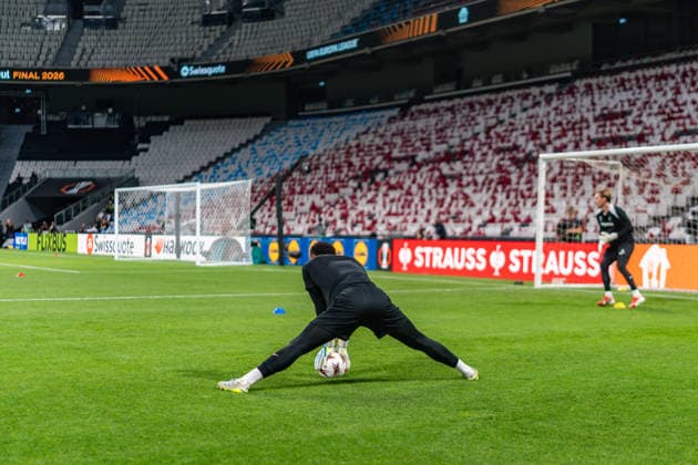 19 05 2026, SC Freiburg vs Aston Villa, UEFA Europa League, Final Matchday 1 Besiktas Square, Besiktas Park, Stadium, Fan festival, Fan Fest, Fans Freiburg Aston Villa, Trophy, Uefa Cup League Trophy, Istanbul 2026 Final Final Training Final Training SC Freiburg in Vodafone Park, Noah Atubolu Copyright: xBahhoxKarax