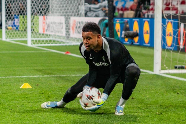 19 05 2026, SC Freiburg vs Aston Villa, UEFA Europa League, Final Matchday 1 Besiktas Square, Besiktas Park, Stadium, Fan festival, Fan Fest, Fans Freiburg Aston Villa, Trophy, Uefa Cup League Trophy, Istanbul 2026 Final Final Training Final Training SC Freiburg in Vodafone Park, Noah Atubolu Copyright: xBahhoxKarax