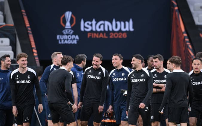 FOOTBALL EUROPA LEAGUE SEASON 2025 2026 Final in Istanbul 19 05 2026 SC Freiburg Aston Villa Training SC Freiburg at Besiktas Park Stadium, the team comes to the stadium Individual coach Felix Roth, Patrick Osterhage, Nicolas Hoefler, athletic trainer Maximilian Kessler, Maximilian Eggestein, Christian Guenter, athletic trainer Daniel Wolf, Vincenzo Grifo, Maximilian Philipp and Derry Scherhant from left to right