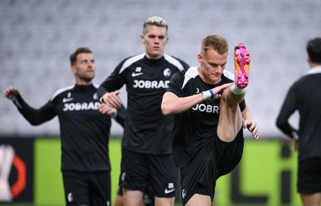 FOOTBALL EUROPA LEAGUE SEASON 2025 2026 Final in Istanbul 19 05 2026 SC Freiburg Aston Villa Training SC Freiburg at Besiktas Park Stadium, Philipp Lienhart re warming up