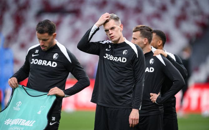 FOOTBALL EUROPA LEAGUE SEASON 2025 2026 Final in Istanbul 19 05 2026 SC Freiburg Aston Villa Training SC Freiburg at Besiktas Park Stadium, Matthias Ginter center pensive with Christian Guenter left , Lucas Hoeler right back