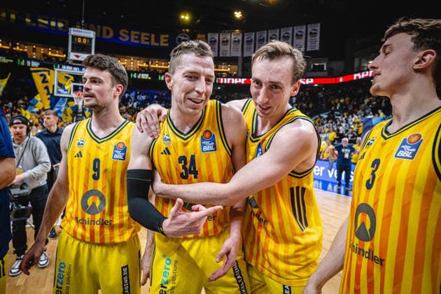 Basketball Berlin 19 05 2026 Season 2025 2026 EasyCredit BBL 1 Bundesliga Men, Men Playoffs Quarterfinals Game 2 Alba Berlin RASTA Vechta Justin Bean Alba Berlin, No 34 Moses Wood Alba Berlin, No 11 Cheering after victory