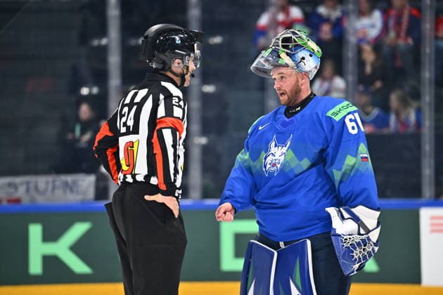 Goalkeeper Lukas Horak (SLO) speaks with referee during the 2026 IIHF World Championship, WM, Weltmeisterschaft Group B, match Slovenia vs Slovakia, Fribourg, Switzerland, on May 19, 2026. (CTKxPhoto RadekxPetrasek) CTKPhotoP2026051908919  CTKPhotoP2026051908919