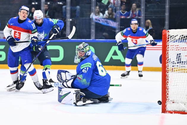 Goalkeeper Lukas Horak (SLO) receives the second goal in action during the 2026 IIHF World Championship, WM, Weltmeisterschaft Group B, match Slovenia vs Slovakia, Fribourg, Switzerland, on May 19, 2026. (CTKxPhoto RadekxPetrasek) CTKPhotoP2026051908982  CTKPhotoP2026051908982