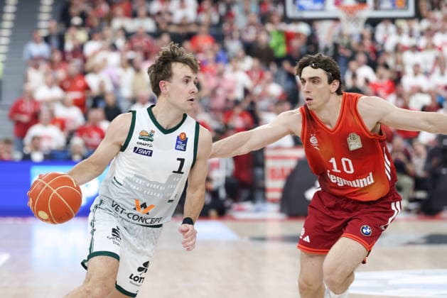 Steven Ashworth Vet Concept Gladiators Trier, 01 with ball with Justinian Jessup FC Bayern Basketball, 10 , GER, FC Bayern Basketball vs Vet Concept Gladiators Trier, Basketball, easycredit Basketball Bundesliga, Playoffs, Quarterfinals, 2025 2026 season, 19 05 2026, GER, FC Bayern Basketball vs Vet Concept Gladiators Trier, Basketball, easycredit Basketball Bundesliga, Playoffs, Quarterfinals, 2025 2026 season, 19 05 2026 Munich Copyright: xEibner-Pressefoto JennixMaulx EP_JML