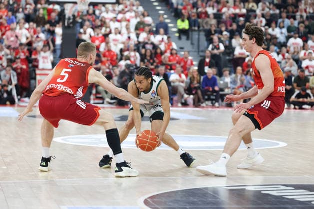 Jordan Roland Vet Concept Gladiators Trier, 15 with ball with Niels Giffey FC Bayern Basketball, 05 and Justinian Jessup FC Bayern Basketball, 10 , GER, FC Bayern Basketball vs Vet Concept Gladiators Trier, Basketball, easycredit Basketball Bundesliga, Playoffs, Quarterfinals, Season 2025 2026, 19 05 2026, GER, FC Bayern Basketball vs Vet Concept Gladiators Trier, Basketball, easycredit Basketball Bundesliga, Playoffs, Quarterfinals, Season 2025 2026, 19 05 2026 Muenchen Copyright: xEibner-Pressefoto JennixMaulx EP_JML