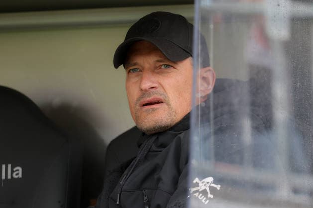 16 05 2026, xtgx, Fußball 1 Bundesliga, FC St Pauli VfL Wolfsburg emspor, v l Alexander Blessin St Pauli, Trainer Portrait, Portraet, Einzelbild DFL DFB REGULATIONS PROHIBIT ANY USE OF PHOTOGRAPHS as IMAGE SEQUENCES and or QUASI VIDEO Hamburg