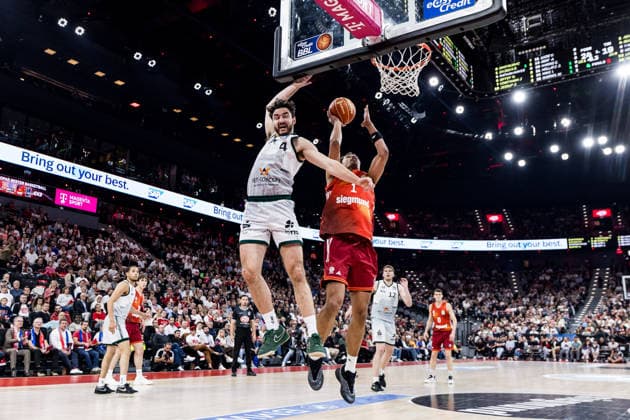 MUNICH, GERMANY - MAY 19: Oscar da Silva (FC Bayern Muenchen, 1) shoots the ball over Clay Guillozet (Vet-Concept Gladiators Trier, 4) during the easyCredit Basketball Bundesliga Playoffs Quarterfinal Game 2 between FC Bayern Muenchen vs. Vet-Concept Gladiators Trier at SAP Garden on match 2 of the Playoffs Quarterfinals Best of Five of easyCredit Basketball Bundesliga on May 19, 2026 in Munich, Germany. Bavaria Germany Copyright: xSteffiexWunderlx