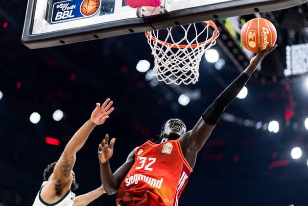 MUNICH, GERMANY - MAY 19: Wenyen Gabriel (FC Bayern Muenchen, 32) shoots the ball over Nolan Adekunle (Vet-Concept Gladiators Trier, 22) during the easyCredit Basketball Bundesliga Playoffs Quarterfinal Game 2 between FC Bayern Muenchen vs. Vet-Concept Gladiators Trier at SAP Garden on match 2 of the Playoffs Quarterfinals Best of Five of easyCredit Basketball Bundesliga on May 19, 2026 in Munich, Germany. Bavaria Germany Copyright: xSteffiexWunderlx
