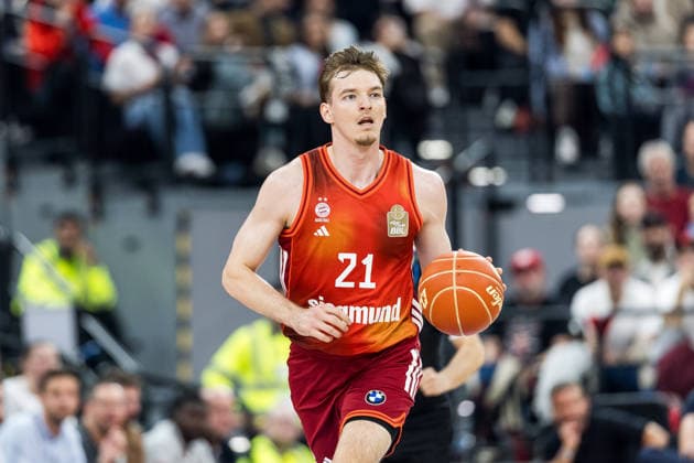 MUNICH, GERMANY - MAY 19: Justus Hollatz (FC Bayern Muenchen, 21) controls the ball during the easyCredit Basketball Bundesliga Playoffs Quarterfinal Game 2 between FC Bayern Muenchen vs. Vet-Concept Gladiators Trier at SAP Garden on match 2 of the Playoffs Quarterfinals Best of Five of easyCredit Basketball Bundesliga on May 19, 2026 in Munich, Germany. Bavaria Germany Copyright: xSteffiexWunderlx