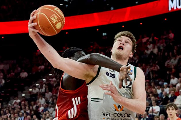 German Basketball Bundesliga BBL , FC Bayern Munich Basketball vs VET CONCEPT GLADIATORS Trier, Munich FC Bayern Basketball, Trier VET CONCEPT GLADIATORS, 2026 05 19 in Munich SAP Garden LINSSEN Marten VET CONCEPT GLADIATORS TRIER Center C Nr12 TRI12 , GABRIEL Wenyen FC Bayern Munich Basketball Center C Nr32 FCBB32 sportworld Munich SAP Garden Bayern Germany