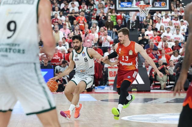 Behnam Yakhchali Dehkordi Vet Concept Gladiators Trier, 08 with ball with Andreas Obst FC Bayern Basketball, 13 , GER, FC Bayern Basketball vs Vet Concept Gladiators Trier, Basketball, easycredit Basketball Bundesliga, Playoffs, Quarterfinals, 2025 2026 season, 19 05 2026, GER, FC Bayern Basketball vs Vet Concept Gladiators Trier, Basketball, easycredit Basketball Bundesliga, Playoffs, Quarterfinals, 2025 2026 season, 19 05 2026 Munich Copyright: xEibner-Pressefoto JennixMaulx EP_JML