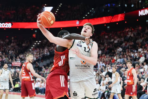 Marten Linssen Vet Concept Gladiators Trier, 12 with Wenyen Gabriel FC Bayern Basketball, 32 , GER, FC Bayern Basketball vs Vet Concept Gladiators Trier, Basketball, easycredit Basketball Bundesliga, Playoffs, Quarterfinals, 2025 2026 season, 19 05 2026, GER, FC Bayern Basketball vs Vet Concept Gladiators Trier, Basketball, easycredit Basketball Bundesliga, Playoffs, Quarterfinals, 2025 2026 season, 19 05 2026 Munich Copyright: xEibner-Pressefoto JennixMaulx EP_JML
