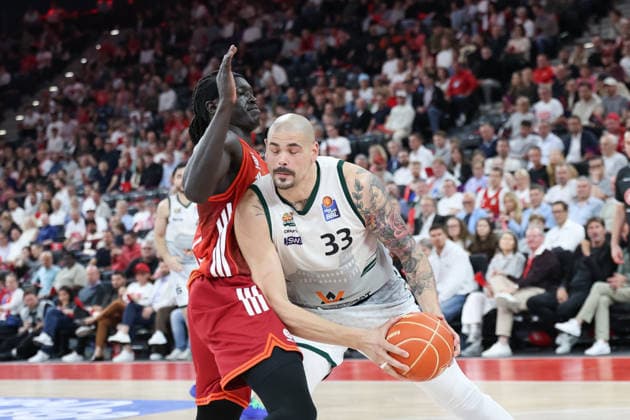 Maik Zirbes Vet Concept Gladiators Trier, 33 with Wenyen Gabriel FC Bayern Basketball, 32 , GER, FC Bayern Basketball vs Vet Concept Gladiators Trier, Basketball, easycredit Basketball Bundesliga, Playoffs, Quarterfinals, 2025 2026 season, 19 05 2026, GER, FC Bayern Basketball vs Vet Concept Gladiators Trier, Basketball, easycredit Basketball Bundesliga, Playoffs, Quarterfinals, 2025 2026 season, 19 05 2026 Munich Copyright: xEibner-Pressefoto JennixMaulx EP_JML