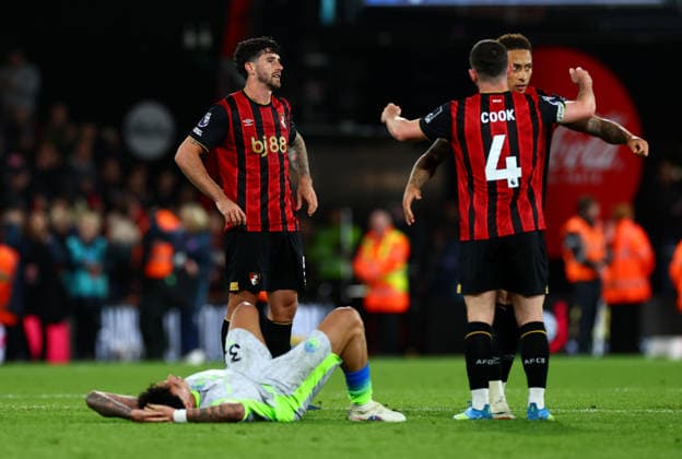Bournemouth players at full time. AFC Bournemouth v Manchester City, Premier League, Football, Vitality Stadium, Bournemouth, UK - 19 May 2026Bournemouth Vitality Stadium United Kingdom EDITORIAL USE ONLY No use with unauthorised audio, video, data, fixture lists, club league logos or live services. Online in-match use limited to 120 images, no video emulation. No use in betting, games or single club league player publications. Copyright: xJamesxMarsh Shutterstockx 16881288bs