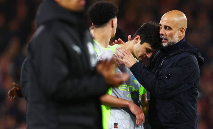 Manchester City Manager Pep Guardiola with his players at full time. AFC Bournemouth v Manchester City, Premier League, Football, Vitality Stadium, Bournemouth, UK - 19 May 2026Bournemouth Vitality Stadium United Kingdom EDITORIAL USE ONLY No use with unauthorised audio, video, data, fixture lists, club league logos or live services. Online in-match use limited to 120 images, no video emulation. No use in betting, games or single club league player publications. Copyright: xJamesxMarsh Shutterstockx 16881288bq