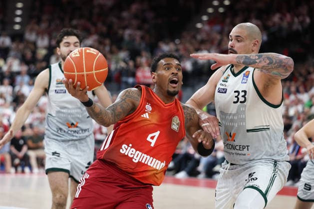Xavier Rathan Mayes FC Bayern Basketball, 04 with ball with Maik Zirbes Vet Concept Gladiators Trier, 33 , GER, FC Bayern Basketball vs Vet Concept Gladiators Trier, Basketball, easycredit Basketball Bundesliga, Playoffs, Quarterfinals, Season 2025 2026, 19 05 2026, GER, FC Bayern Basketball vs Vet Concept Gladiators Trier, Basketball, easycredit Basketball Bundesliga, Playoffs, Quarterfinals, Season 2025 2026, 19 05 2026 Muenchen Copyright: xEibner-Pressefoto JennixMaulx EP_JML