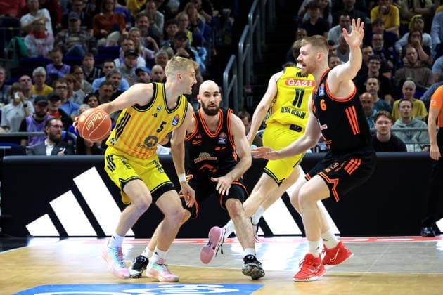DEU, easyCredit BBL, ALBA vs Rasta Vechta, 19 05 2026, Uber Arena, Berlin, DEU, easyCredit BBL, ALBA vs Rasta Vechta, pictured Sam Griesel ALBA Berlin 5 , Tommy Kuhse RASTA Vechta 12 , Luc van Slooten RASTA Vechta 6 nordphotoxGmbHx xEngler nph00076
