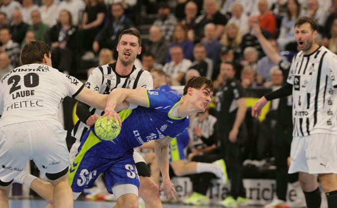 Photo Goal throw from Miro Schluroff Gummersbach in blue against Hendrik Pekeler Kiel and left Lukas LAUBE 20 Handball Men 1 Bundesliga on Sat 28 02 2025 THW Kiel VfL Gummersbach
