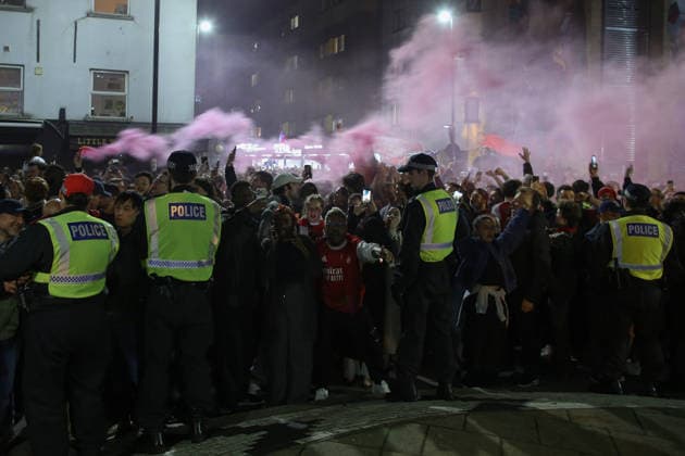Arsenal-Fans feiern den Titel 19. Mai 2026 London Reaktionen im Emirates-Stadion  Copyright: xMarkxLeechxOffside