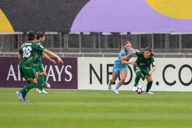 Tokyo Verdy Beleza vs Melbourne City FC AFC Women s Champions League 2026 Semifinal in Suwon, South Korea Momoka Honda (r), Tokyo Verdy Beleza of Japan vies for the ball with Aideen Keane (R), Melbourne City FC of Australia during the AFC Women s Champions League 2026 semifinal soccer match between Tokyo Verdy Beleza of Japan vs Melbourne City FC of Australia at Suwon Stadium in Suwon, South Korea on May 20, 2026. Seoul South Korea  Copyright: xMatrixxImages JungxUi-Chelx