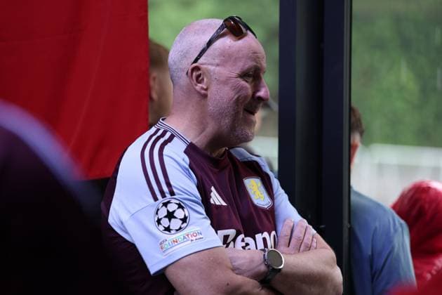 20.05.2026 - SOCCER - 2025-2026 UEFA EUROPA LEAGUE FINAL, SC Freiburg vs Aston Villa Aston Villa supporter waiting for the rain to stop ahead of the match in Istanbul, standing near the stadium in a quiet pre-match moment. ISTANBUL ISTANBUL, BESIKTAS PARK TÜPRAS STADIUM BESIKTAS PARK TÜPRAS STADIUM TÜRKIYE