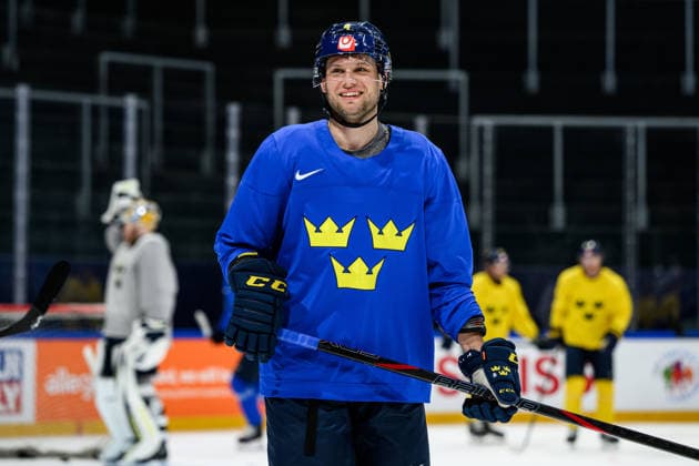260520 Jacob Larsson of Sweden at a practice session during the 2026 IIHF Ice Hockey World Championship on May 20, 2026 in Fribourg Photo Jesper Zerman BILDBYRAN kod JZ JZ0721 ishockey ice hockey ishockey vm 2026 vm 2026 iihf world championship träning practice sverige sweden day 6 bbeng  Copyright: JESPERxZERMAN BB260520JZ009
