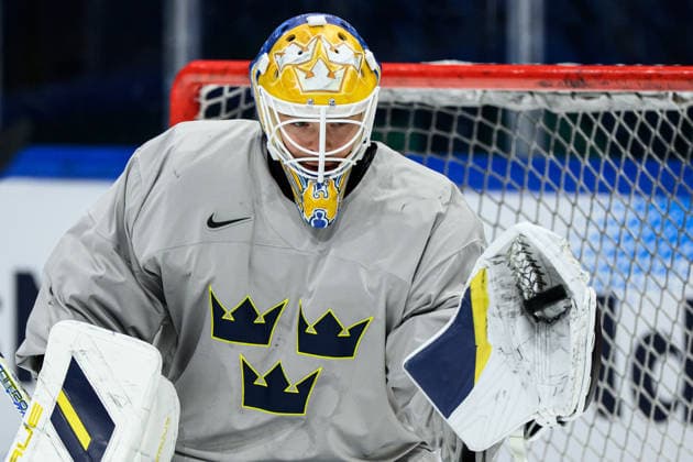 260520 goaltender Arvid Söderblom of Sweden at a practice session during the 2026 IIHF Ice Hockey World Championship on May 20, 2026 in Fribourg Photo Jesper Zerman BILDBYRAN kod JZ JZ0721 ishockey ice hockey ishockey vm 2026 vm 2026 iihf world championship träning practice sverige sweden day 6 bbeng  Copyright: JESPERxZERMAN BB260520JZ018