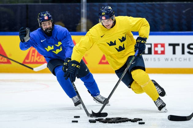 260520 Viggo Björck and Jakob Silfverberg of Sweden at a practice session during the 2026 IIHF Ice Hockey World Championship on May 20, 2026 in Fribourg Photo Jesper Zerman BILDBYRAN kod JZ JZ0721 ishockey ice hockey ishockey vm 2026 vm 2026 iihf world championship träning practice sverige sweden day 6 bbeng  Copyright: JESPERxZERMAN BB260520JZ029