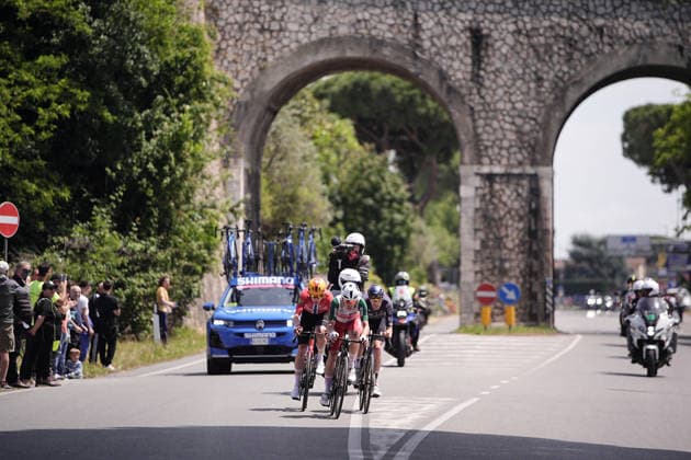 The pack rides during Stage 11 of the Giro d™Italia, from Porcari to Chiavari, Italy, Wednesday, May 20, 2026.  Copyright: xMarcoxAlpozzix xLaPressex