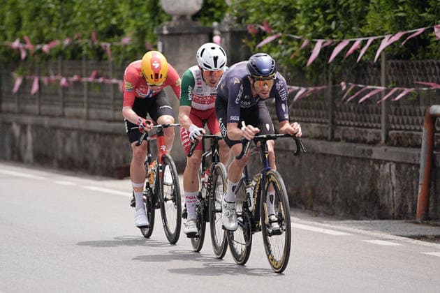 The pack rides during Stage 11 of the Giro d™Italia, from Porcari to Chiavari, Italy, Wednesday, May 20, 2026.  Copyright: xMarcoxAlpozzix xLaPressex