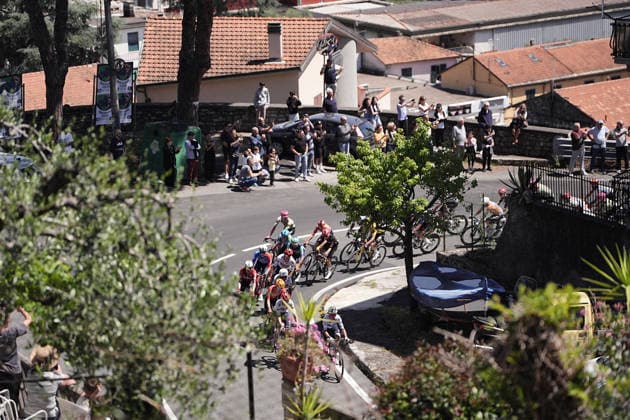 The pack rides during Stage 11 of the Giro d™Italia, from Porcari to Chiavari, Italy, Wednesday, May 20, 2026.  Copyright: xMarcoxAlpozzix xLaPressex