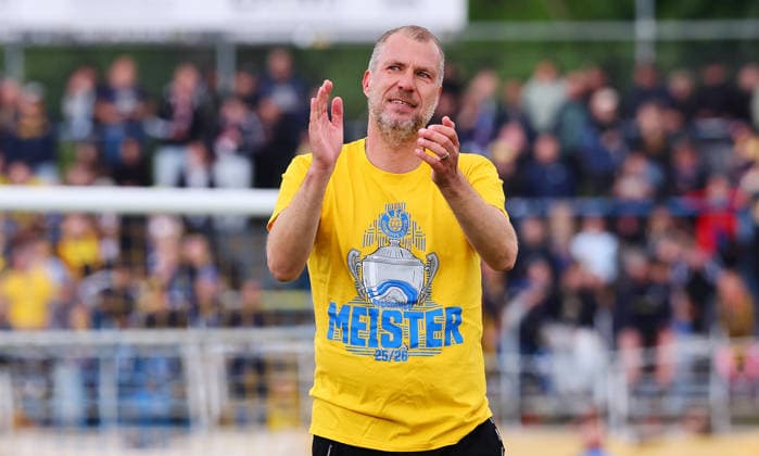 Lok Leipzig Magdeburg II Regionalliga Nordost Leipzig, 16 05 2026, Bruno Plache Stadion, Soccer, Regionalliga NO , 1 FC LOK LEIPZIG vs 1 FC MAGDEBURG II 5 2 0 1 , In the picture FC Lok coach Jochen Seitz final cheer 1 FC Lokomotive Leipzig is champion of the Regionalliga Nordost , Picture Point