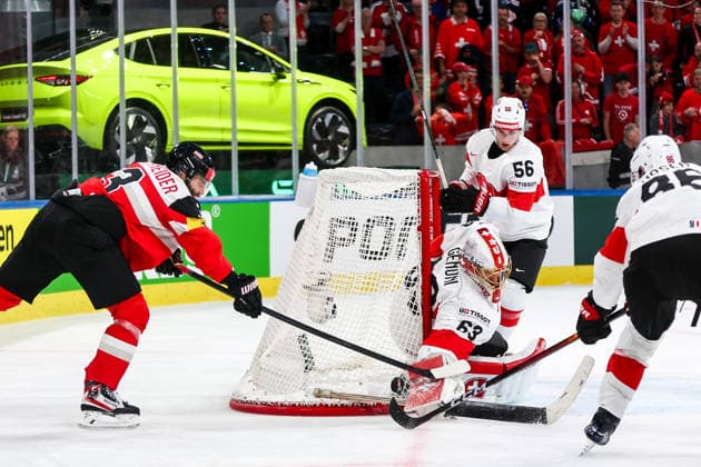 Ice hockey, Eishockey - IIHF WC 2026 ZURICH,SWITZERLAND,20.MAY.26 - ICE HOCKEY - IIHF Ice Hockey World Championship, WM, Weltmeisterschaft 2026, group stage, Austria vs Switzerland. Image shows Peter Schneider (AUT) and Leonardo Genoni (SUI).  GEPAxpictures xMaticxKlansek