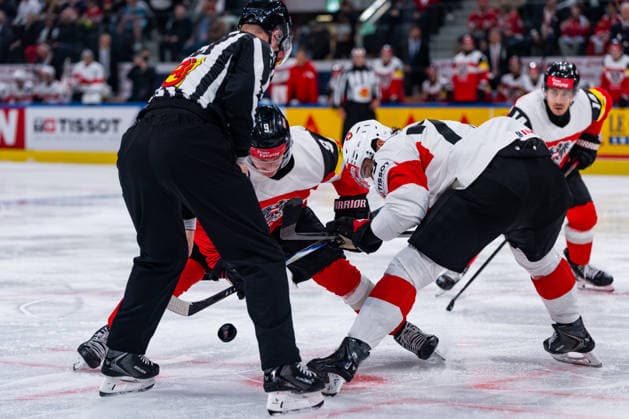 ZURICH, SWITZERLAND - MAY 20: Leon Wallner (Austria, 9) in the battle for the puck with Calvin Thuerkauf (Switzerland, 79) during the Preliminary Round - Group A Match 25 between Austria and Switzerland at the IIHF Ice hockey, Eishockey World Championship, WM, Weltmeisterschaft 2026, Swiss Life Arena on May 20, 2026 in Zurich, Switzerland. Zurich Switzerland Copyright: xTimoxSteinx